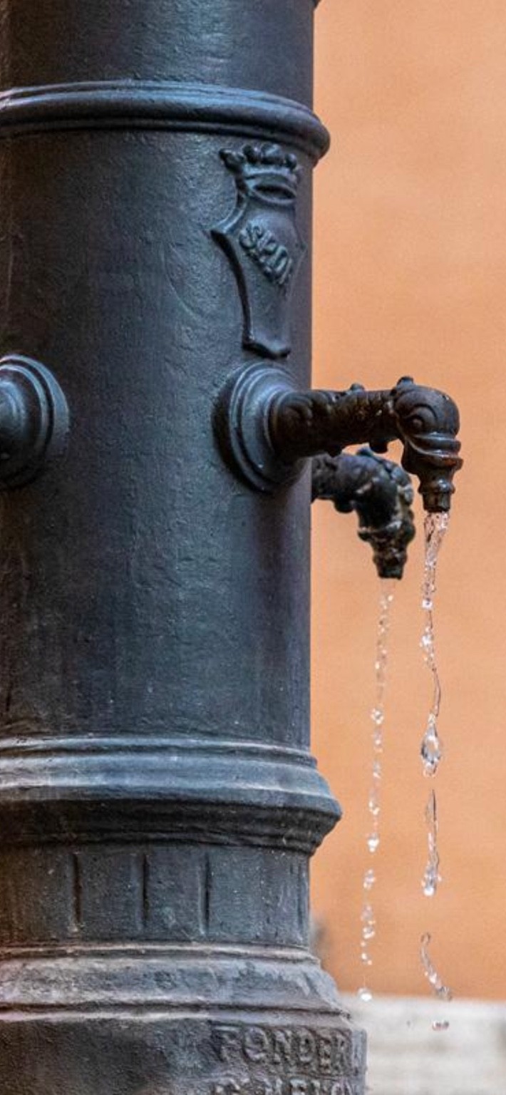 Roman nasone fountain